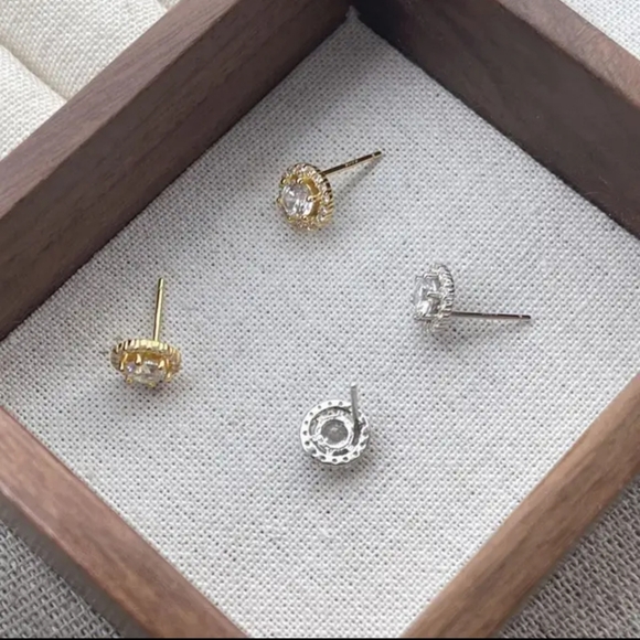 925 Sterling Silver Earrings Bright and Dazzling Crystals - Picture 3 of 4